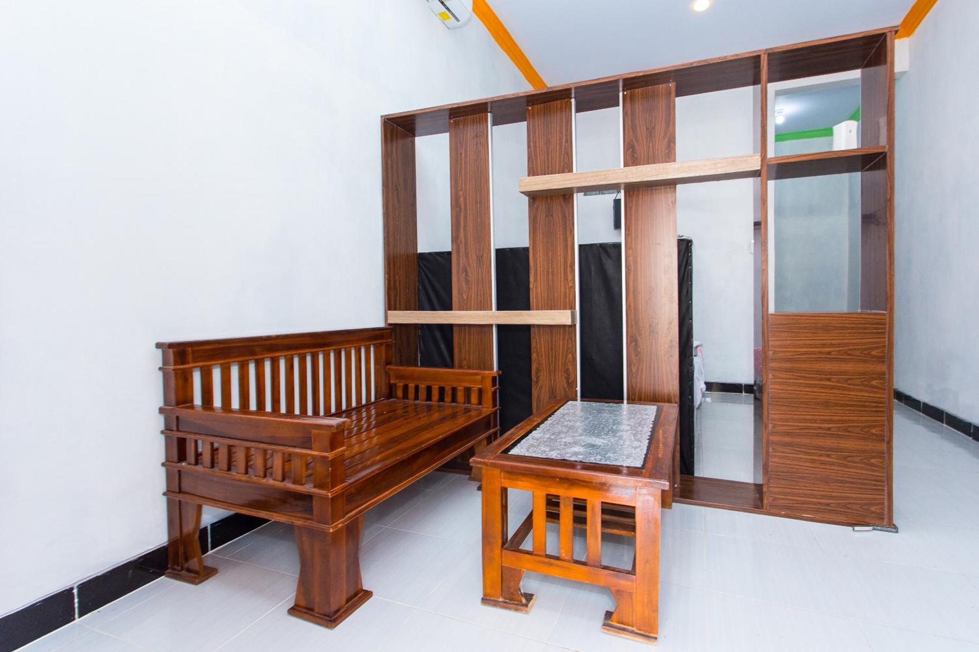 Griya Annisa Hotel Tegal  Exterior photo